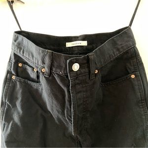 Packing Distressed Baggy Jeans